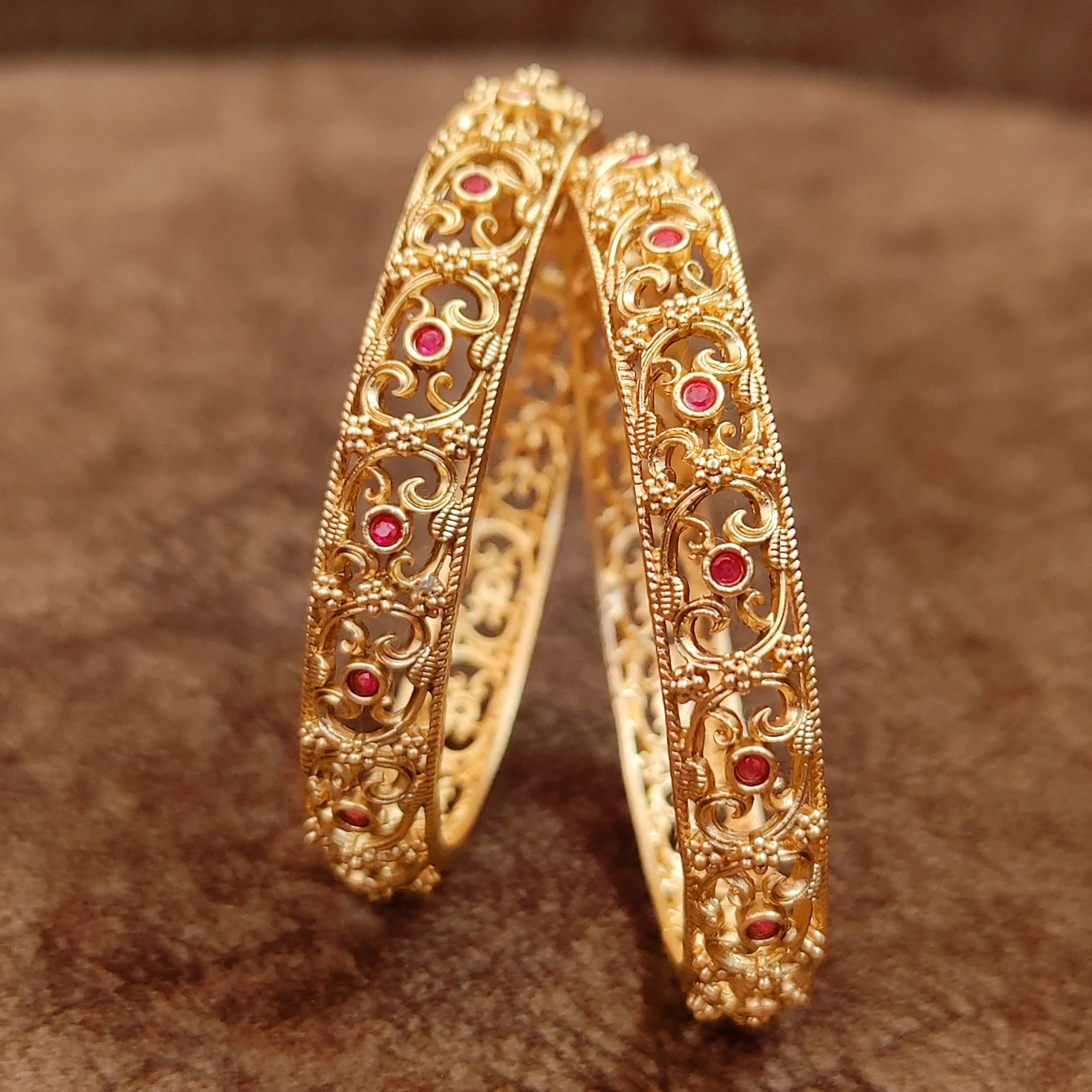 BANGLES